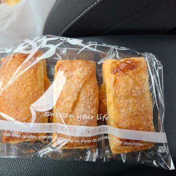 85°C Bakery Cafe-Orange - Mango Pineapple Bars - Coffee & Tea Near Me - Orange, California