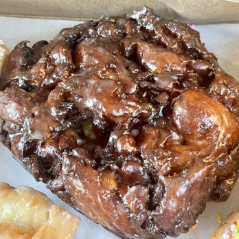 Randy's Donuts - Apple Fritter - Donuts Near Me - Costa Mesa, California Randy's Donuts - Apple Fritter - Donuts Near Me - Costa Mesa, California