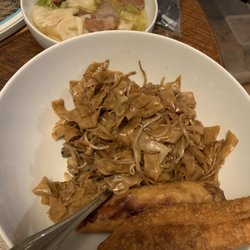 Gold House Restaurant - Rice noodles with beef