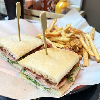 White Dog Brewing Co. - Turkey BLT - Brewpubs Near Me - Caldwell, Idaho White Dog Brewing Co. - Turkey BLT - Brewpubs Near Me - Caldwell, Idaho