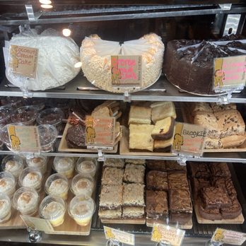 Yellow Dog Eats - Treats Freshly Prepared - Sandwiches Near Me - Windermere, Florida Yellow Dog Eats - Treats Freshly Prepared - Sandwiches Near Me - Windermere, Florida