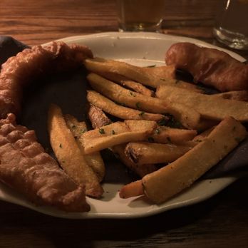 Armitage Alehouse - Pike Fish & Chips - Pubs Near Me - Chicago, Illinois