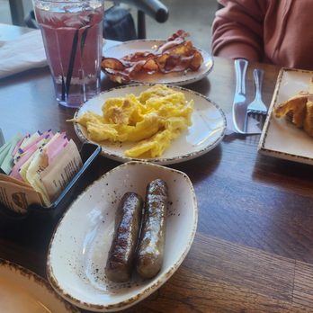 Madres Brunch - Breakfast & Brunch Near Me - Long Beach, California Madres Brunch - Breakfast & Brunch Near Me - Long Beach, California