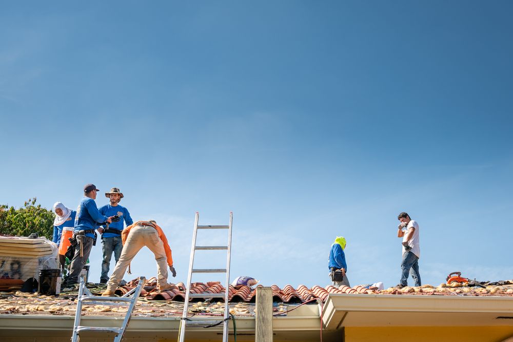Slide of El Mago's Roofing