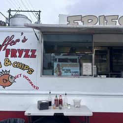 Jeffer's Fryzz - Outside