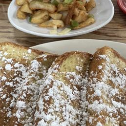 French Toast and Country Potatoes with Green Peppers and Onions French Toast and Country Potatoes with Green Peppers and Onions