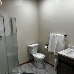 Downey Carriage House - Bathroom