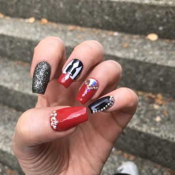 Bello's Nail - Nail Salons Near Me - Coquitlam, British Columbia