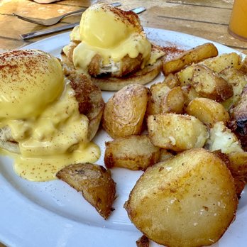 Kihei Caffe - Crab Cake Bene - Hawaiian Near Me - Kihei, Hawaii