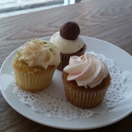 Mojito, Malteser and Raspberry Ripple mini cupcakes Mojito, Malteser and Raspberry Ripple mini cupcakes