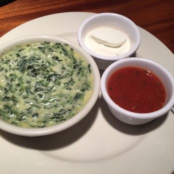 Charleston's - Spinach dip, salsa, sour cream - American Near Me - Oklahoma City, Oklahoma