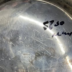 Village Discount Outlet - Dog bowl