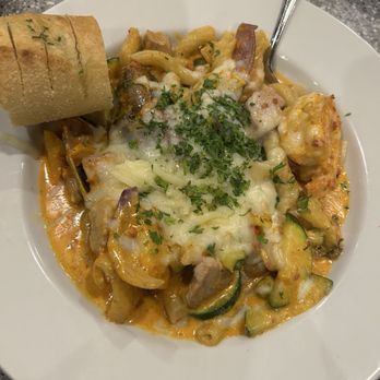 Pineapples Island Fresh Cuisine - Pasta with shrimp, green mussels, and calamari with a chorizo, cream sauce, and cheese - New American Near Me - Hilo, Hawaii Pineapples Island Fresh Cuisine - Pasta with shrimp, green mussels, and calamari with a chorizo, cream sauce, and cheese - New American Near Me - Hilo, Hawaii