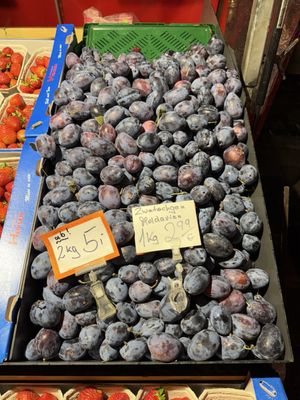 Viktualienmarkt by null