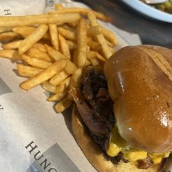 Hungry Fox Restaurant - Smash-Burger