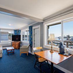 Fisherman's Wharf Inn & Restaurant - Dockside Suite