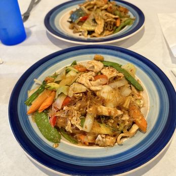 Niki's Seafood And Thai - Both dishes were done with Chicken & glass noodles It was absolutely delicious-- Highly Recommended - Seafood Near Me - Orange Beach, Alabama Niki's Seafood And Thai - Both dishes were done with Chicken & glass noodles It was absolutely delicious-- Highly Recommended - Seafood Near Me - Orange Beach, Alabama