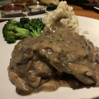 J. Alexander's - Meatloaf with mash red potatoes and broccoli - New American Near Me - San Antonio, Texas