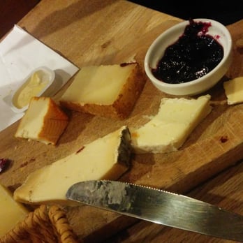 Stam - Belgian Cheese plate - Bars Near Me - Ixelles, BRU