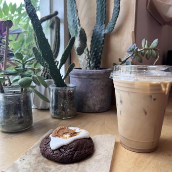 Café Dear Leon - S'mores cookie and lavender latte - Cafes Near Me - Baltimore, Maryland