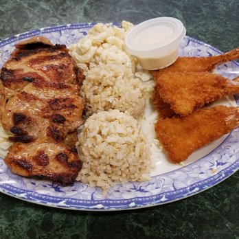 Rainbow Cafe - BBQ Chicken & Fried Shrimp with Brown Rice and Mac Salad. - Cafes Near Me - Kailua Kona, Hawaii