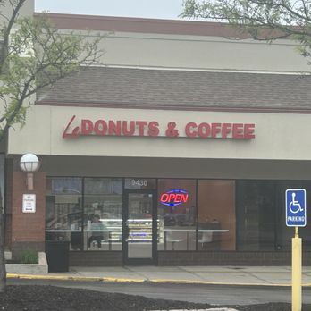 Le Donuts & Coffee - Donuts Near Me - Raytown, Missouri
