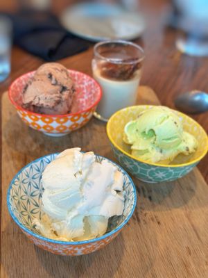 Trani's Dockside Station by null