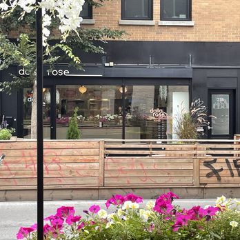 Dalla Rose - Exterior - Ice Cream & Frozen Yogurt Near Me - Montreal, Quebec