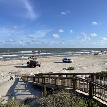 Beachfront Deck Bar & Grill - Surfside beach in front of Beachfront Deck Bar and Grill. - Bars Near Me - Surfside Beach, Texas