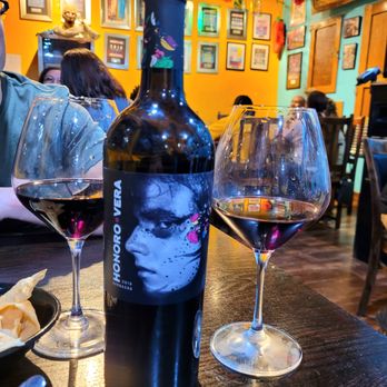 L & J Cafe - Spanish Wine - Mexican Near Me - El Paso, Texas