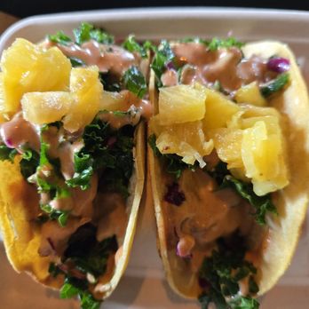 Halls On 5th - Jerk chicken tacos - Bars Near Me - Apopka, Florida