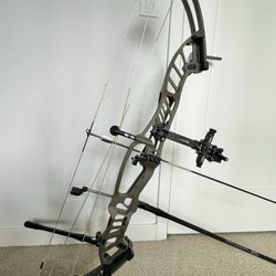 Orange County Archery - Hoyt Stratos set up by Meghan!