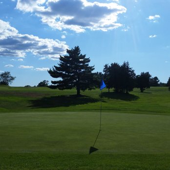 Fairchild Wheeler Golf Course - Beautiful day at Fairchild Wheeler GC - Golf Near Me - Fairfield, Connecticut Fairchild Wheeler Golf Course - Beautiful day at Fairchild Wheeler GC - Golf Near Me - Fairfield, Connecticut