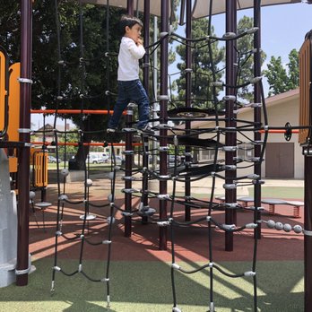 Hoover Recreation Park - New playground area with rubber floor and this rope wall to get to another slide - Parks Near Me - Los Angeles, California Hoover Recreation Park - New playground area with rubber floor and this rope wall to get to another slide - Parks Near Me - Los Angeles, California