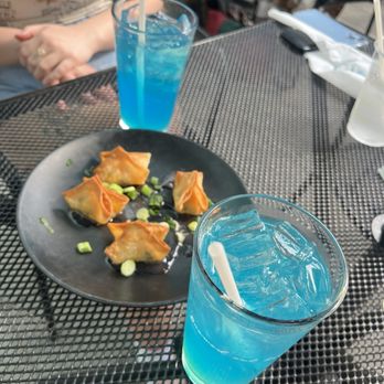Element Gastropub - Pimento cheese wontons Ocean Water cocktail - Vegetarian Near Me - Raleigh, North Carolina Element Gastropub - Pimento cheese wontons Ocean Water cocktail - Vegetarian Near Me - Raleigh, North Carolina