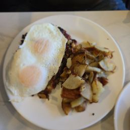 Hash with peppers, eggs & potatoes