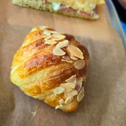 Almond cornetto
