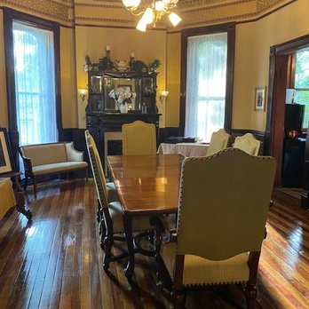 Whiskey Mansion Bed & Breakfast - Bed & Breakfast Near Me - Saint Joseph, Missouri Whiskey Mansion Bed & Breakfast - Bed & Breakfast Near Me - Saint Joseph, Missouri