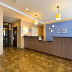 Holiday Inn Express Staten Island West