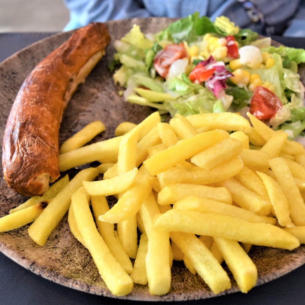Base Cafe - Bratwurst, Salad & Fries, 17,00 CHF - Cafes Near Me - Lauterbrunnen, BE Base Cafe - Bratwurst, Salad & Fries, 17,00 CHF - Cafes Near Me - Lauterbrunnen, BE