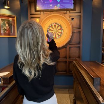 Flight Club Chicago - Dart board - Cocktail Bars Near Me - Chicago, Illinois