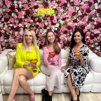 Zero Gravity Lounge by Kiwi Spa - Virtual Reality Centers Near Me - San Diego, California Zero Gravity Lounge by Kiwi Spa - Virtual Reality Centers Near Me - San Diego, California