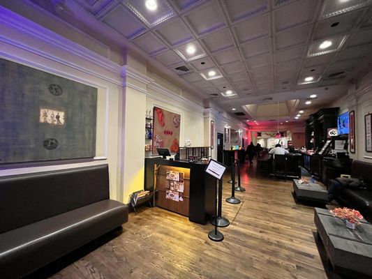 Han Dynasty Upper West Side by null