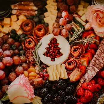 Queen B Charcuterie - a platter of fruit and cheese - Desserts Near Me - Casper, Wyoming Queen B Charcuterie - a platter of fruit and cheese - Desserts Near Me - Casper, Wyoming