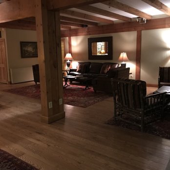 Mountain Top Resort - Sitting area near the staircase that overlooks the back deck area with outdoor fire pit - Resorts Near Me - Chittenden, Vermont Mountain Top Resort - Sitting area near the staircase that overlooks the back deck area with outdoor fire pit - Resorts Near Me - Chittenden, Vermont