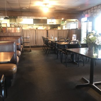 M & M Ranch House - American Near Me - Red Bluff, California