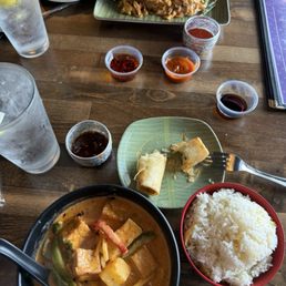 Chicken pad Thai with spring rolls