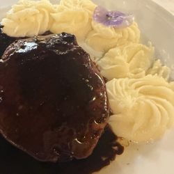 Arnaldo - Delicious beef with balsamic place and mashed potatoes