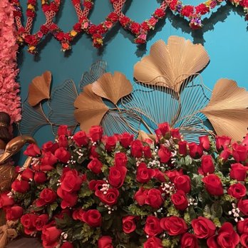Siam Paradise Authentic Thai Restaurant - Gorgeous fresh rose display in lobby - Thai Near Me - Red Bank, New Jersey