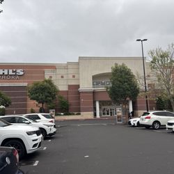 Kohl's - Kohl's in a cloudy day.